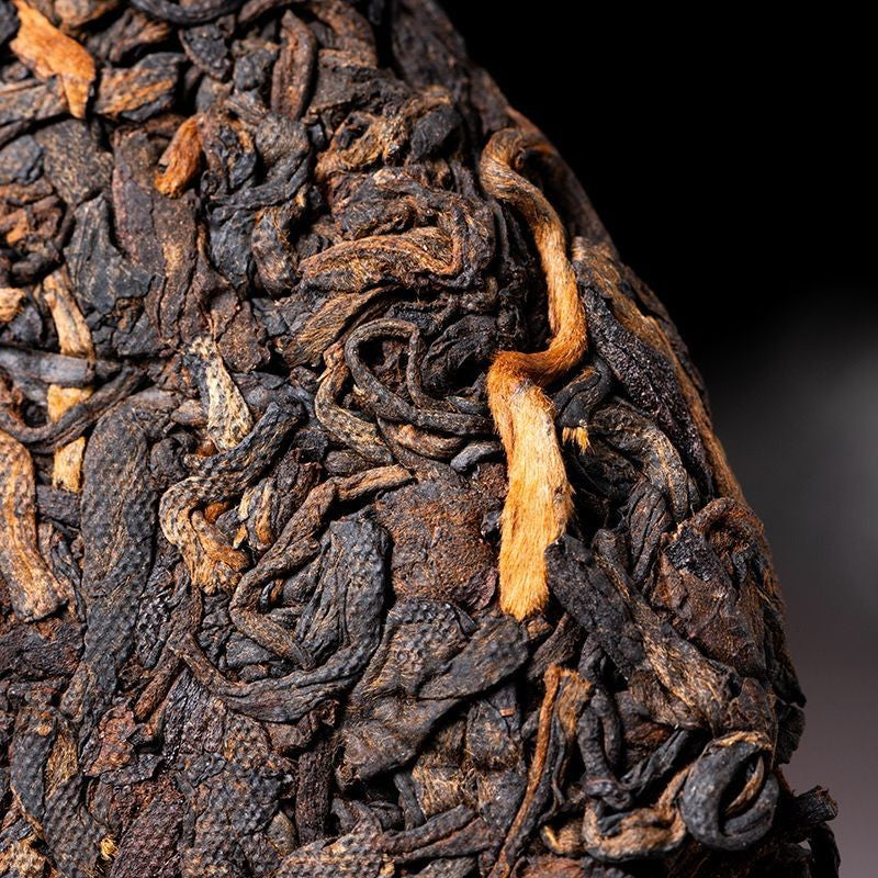 2018 1 piece Puerui tea cake 200g old tree tea Kunming dry warehouse -