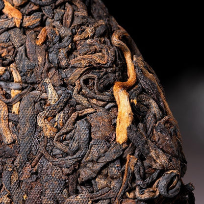 2018 1 piece Puerui tea cake 200g old tree tea Kunming dry warehouse -