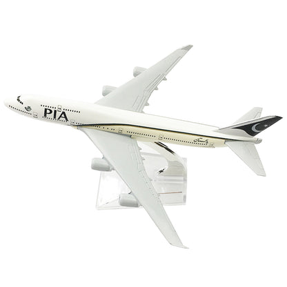 1:400 16cm B747 Airlines PIA Airplane Model Alloy Plane Diecast Craft Ornaments