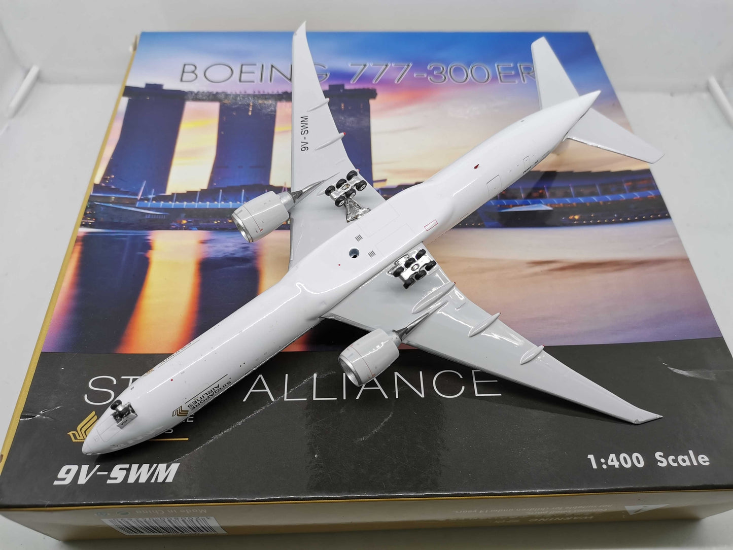 1:400 Phoenix STAR ALLIANCE B777-300ER Airplane Diecast Aircraft Plane Model