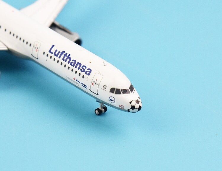 HYJLwings Lufthansa Airlines For Airbus A321 D-AISC Football Nose 1/400 plane