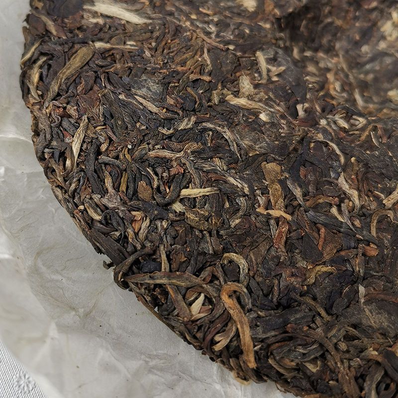 Dawn Light, 2007 KONG QUE ZHI XIANG QI ZI BING CHA Puer Raw Green Cake 357g