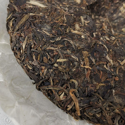 Dawn Light, 2007 KONG QUE ZHI XIANG QI ZI BING CHA Puer Raw Green Cake 357g