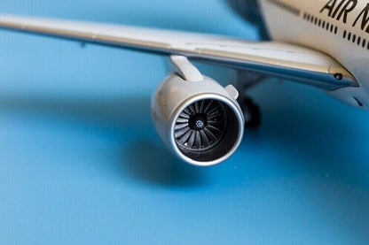 1:200 32CM JC WINGS AIR NEW ZEALAND BOEING 777-200ER Airplane Diecast Model