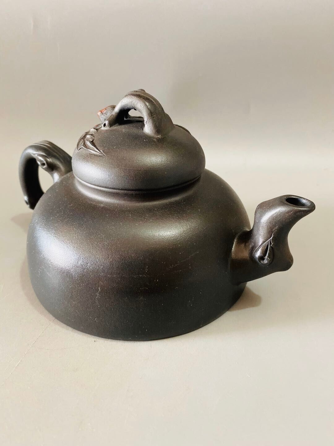 Chinese Yixing Zisha Clay Handmade Exquisite Teapot （桃叶壶 底款：王寅仙）