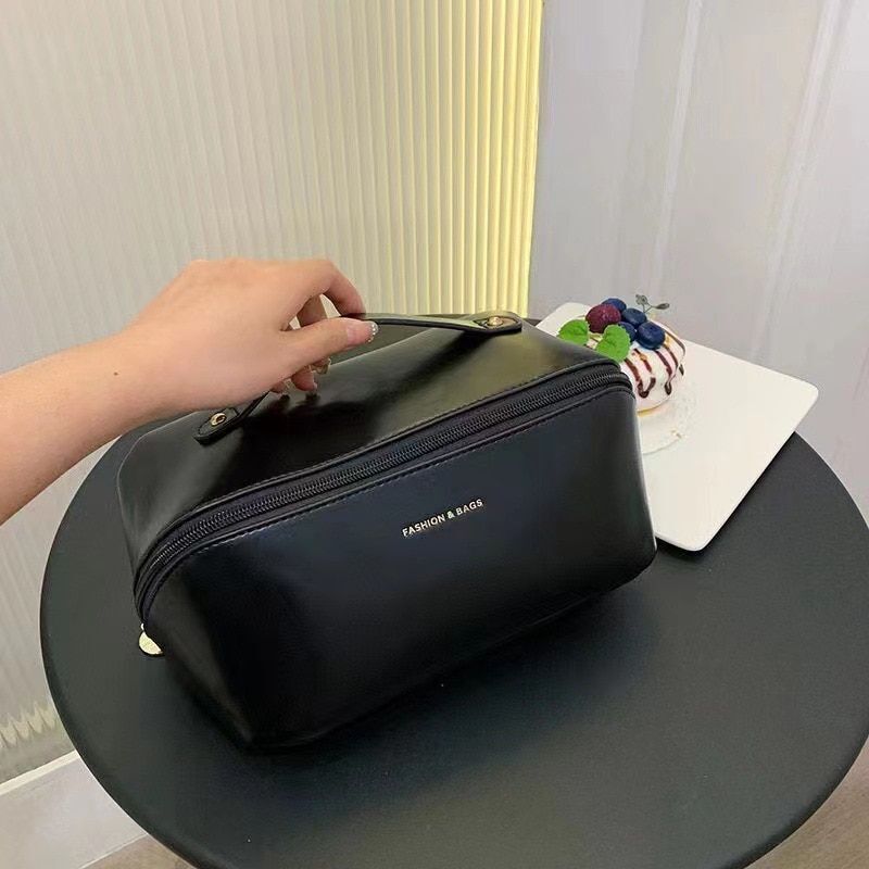 Large Traveling Cosmetic Bag Synthetic Leather Organizer Case Storage Pouch 1 PC