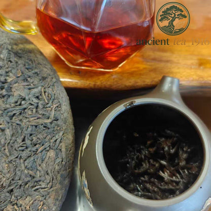1960s Hongli Fu Lu Tribute Raw Pu-erh Tea Cake 357g