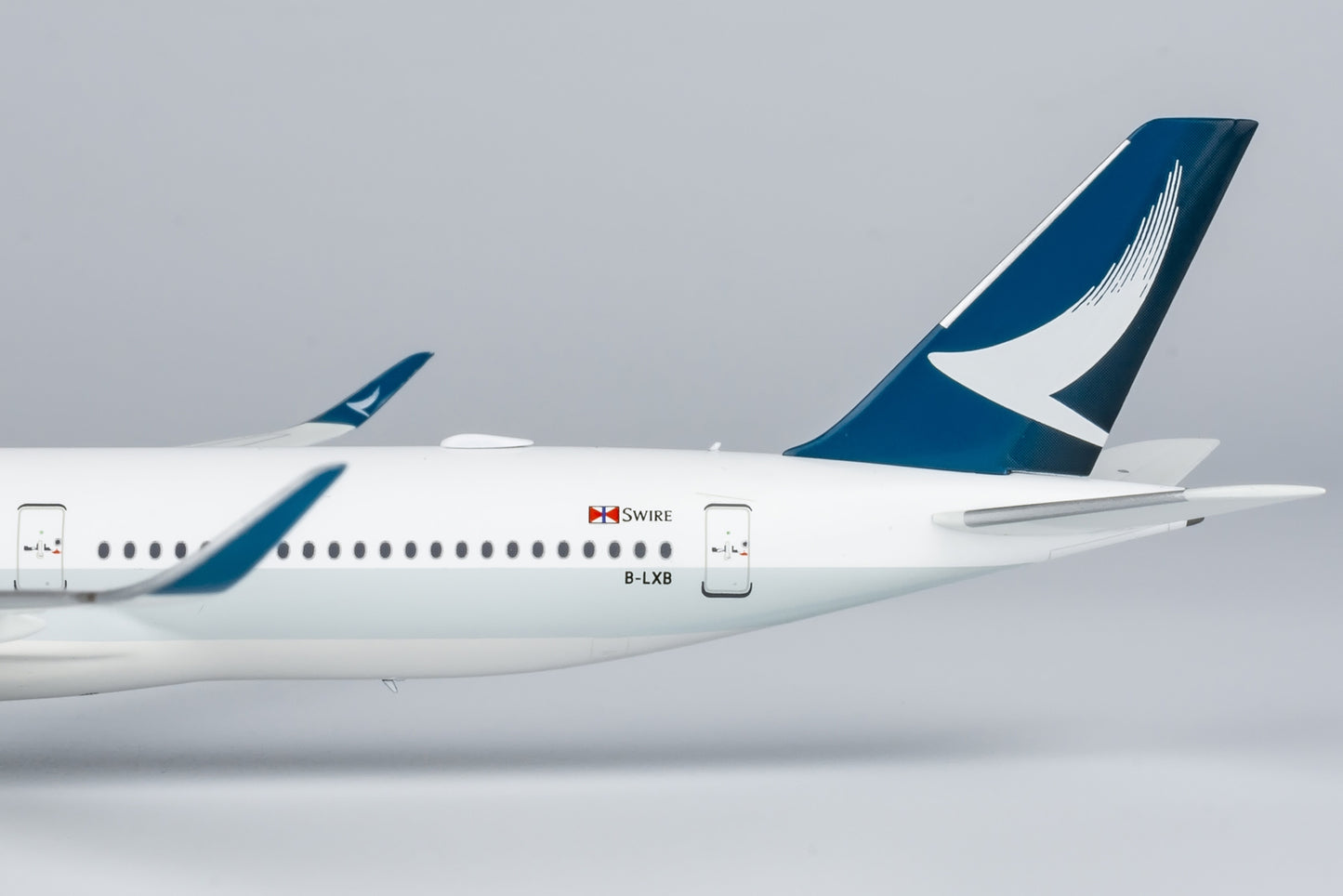 1:400 NG Model CATHAY PACIFIC AIRBUS A350-1000 Passenger Airplane Diecast Model