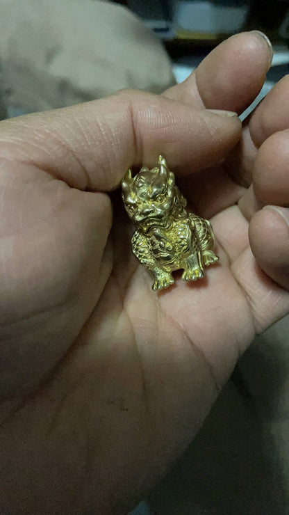 Brass Kylin Statue Desktop Ornament Study Paperweight Tea Pet Wenwan Hand Piece