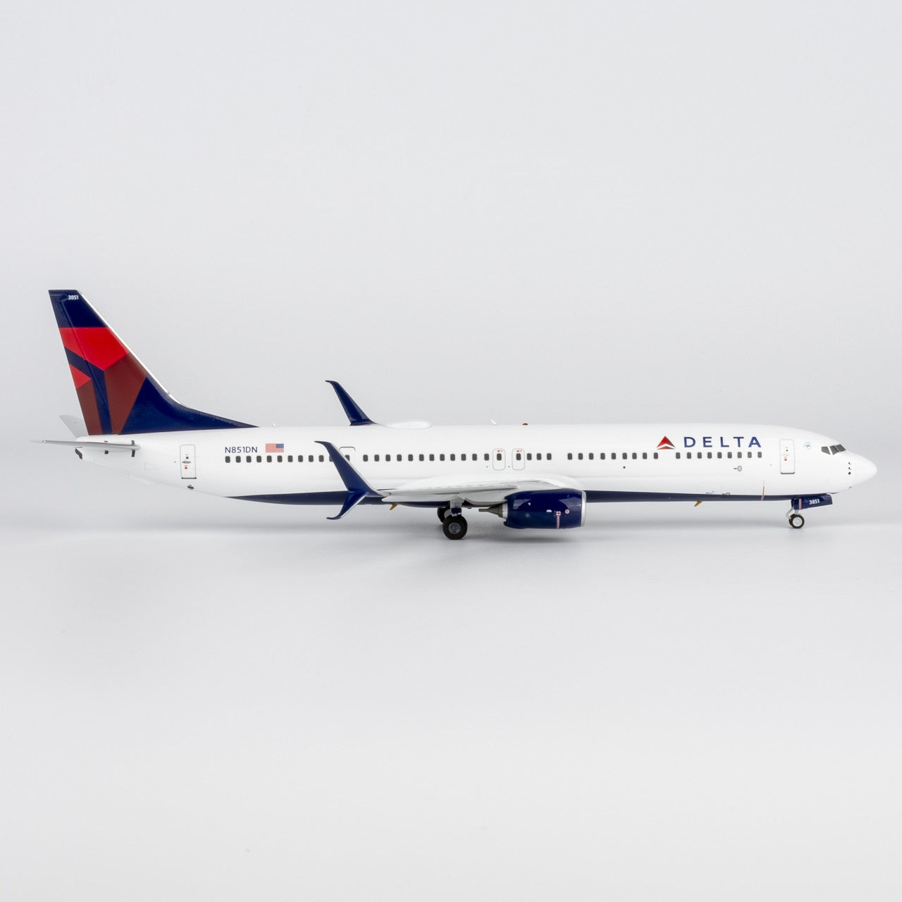 1:200 NGmodels Delta Air Lines Boeing 737-900ER Passenger Diecast Airplane Model