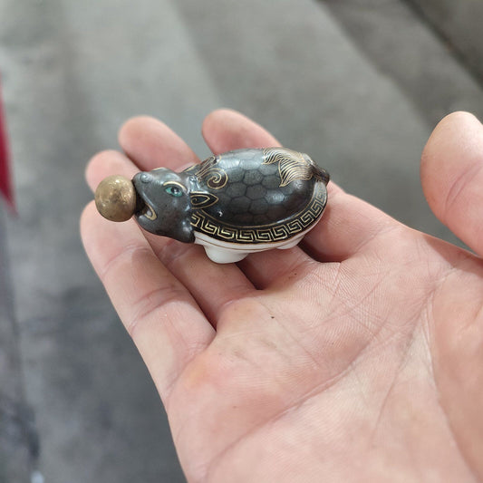 Chinese Porcelain Snuff Bottle Ceramics Lovely Turtle Statue Figurine Painting