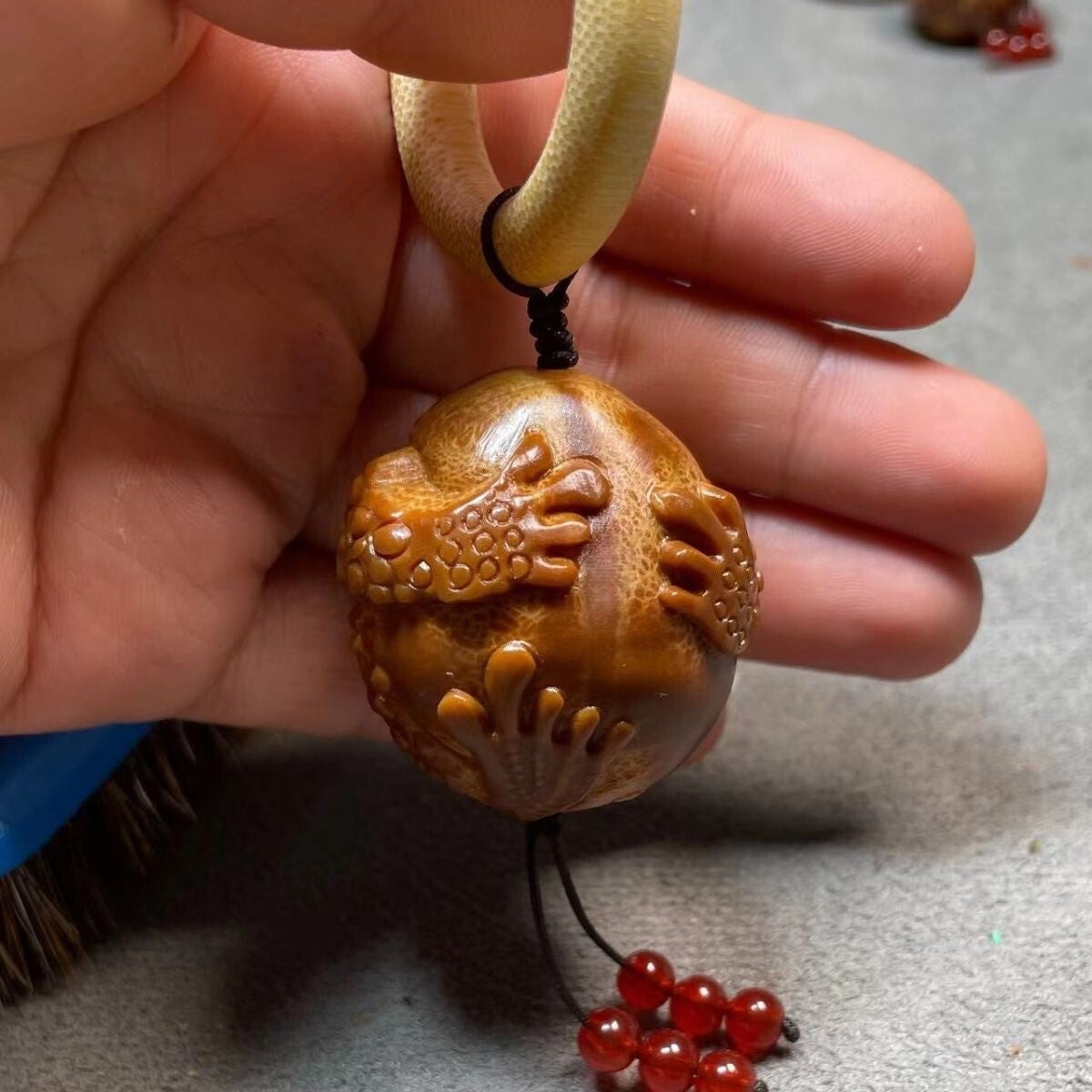 Olive Nut Hand Carved 3 Legged Toad Statue Pendant Beads Chain Amulet Gift