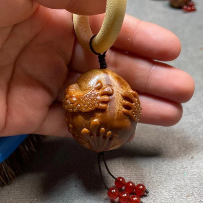 Olive Nut Hand Carved 3 Legged Toad Statue Pendant Beads Chain Amulet Gift