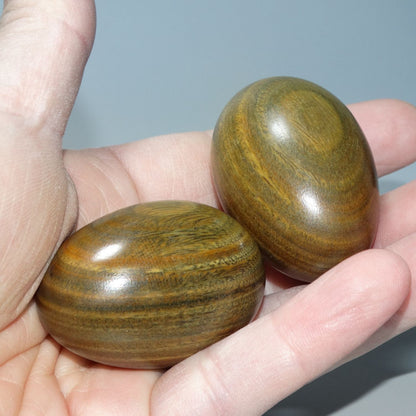 2 PCS Green Sandalwood Hand Exercise Balls Massage Health Care Worry Beads
