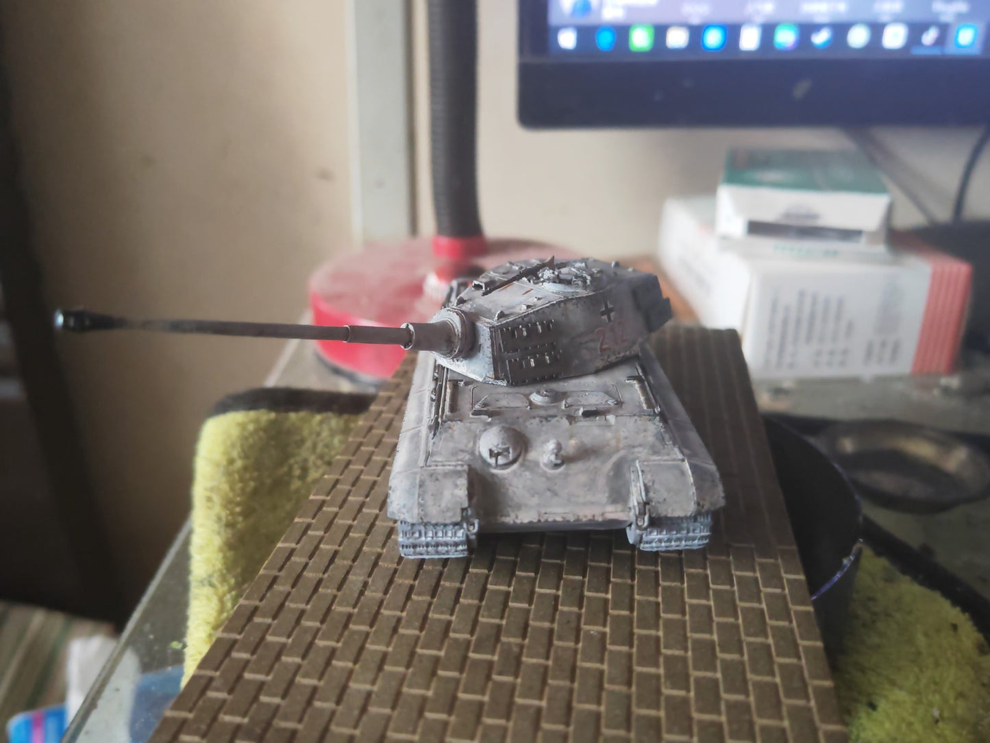 1/72 German Panzerkampfwagen VI Ausf.B /"King Tiger tank livery, static model