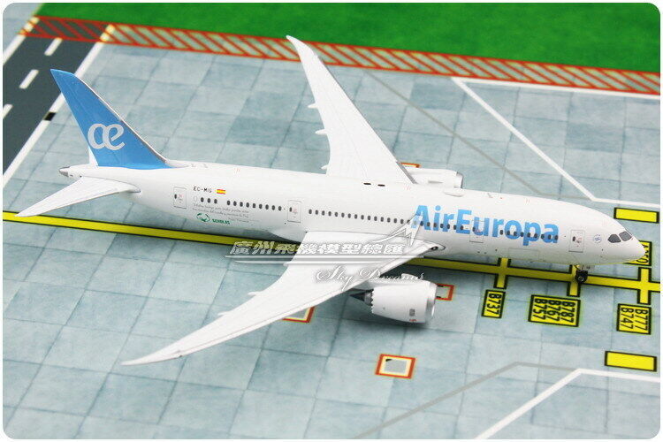 1:400 Phoenix Air Europa BOEING 787-8 Passenger Airplane Diecast Aircraft Model