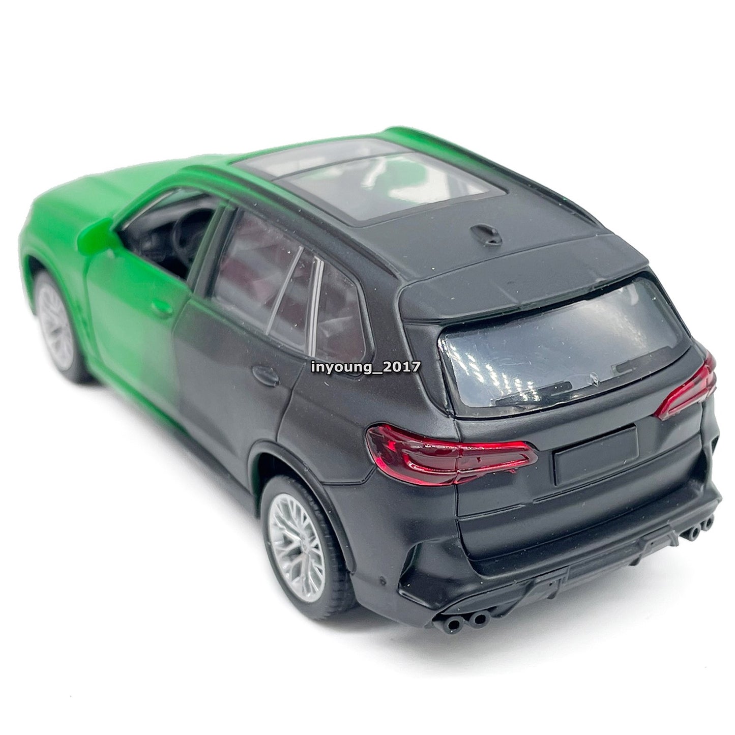 1/36 BMW X5 M Model Car Diecast Toy Cars Doors Open Pull Back Metal Vehicles