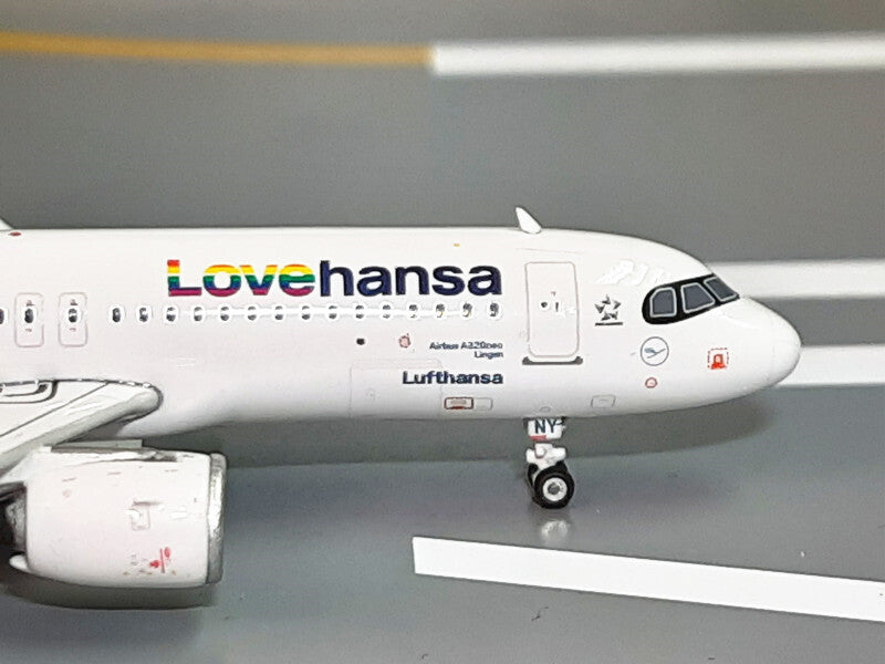 Phoenix Lovehansa Lufthansa for Airbus A320neo D-AINY 1:400 plane Pre-built