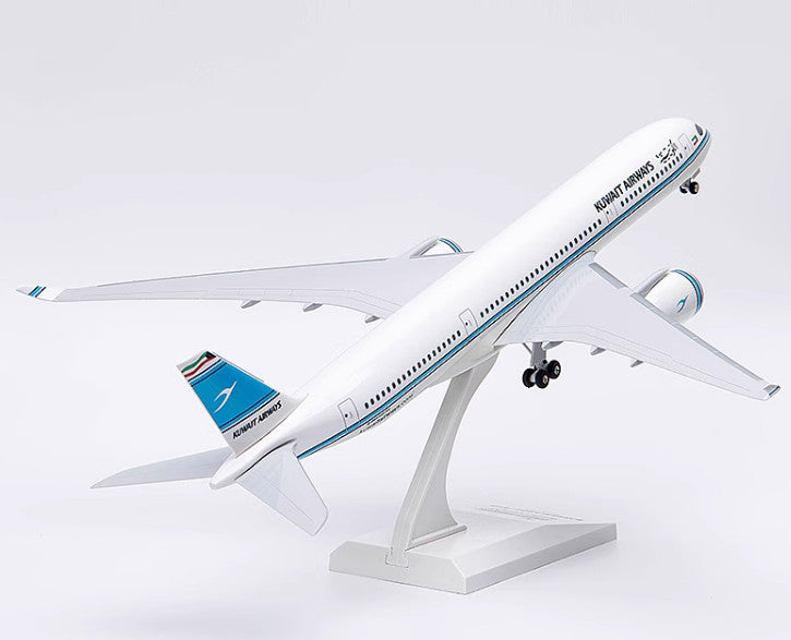 1:200 33CM RISESOON KUWAIT AIRBUS A350-900 Passenger Airplane ABS Plastic Model