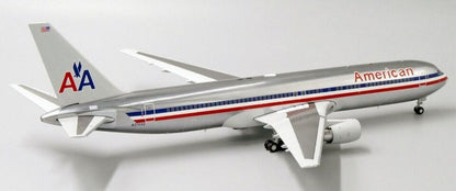 1:200 28CM JC Wings American B767-300ER Passenger Plane Diecast Aircraft Model