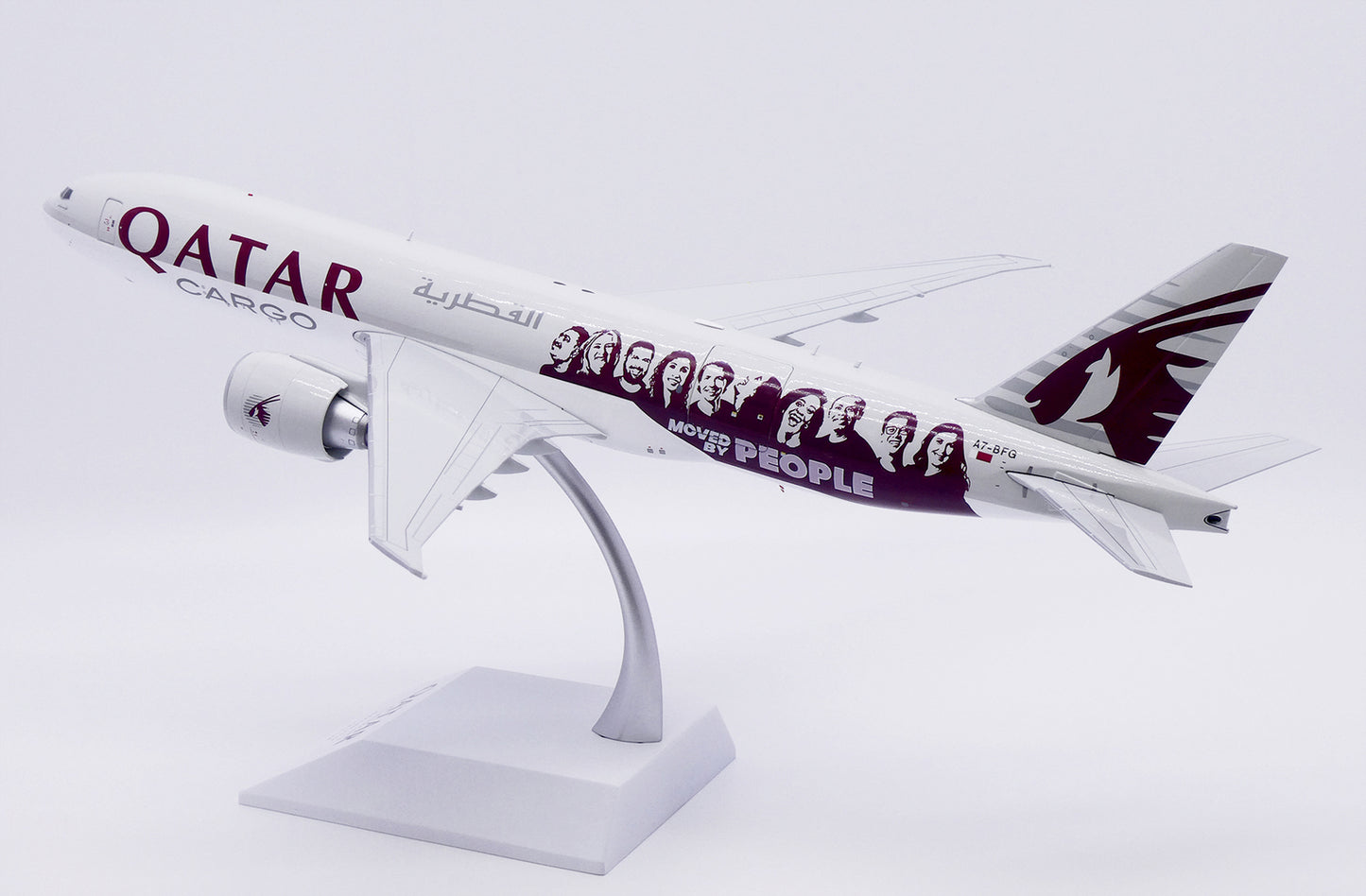 1:200 JC Wings Qatar Boeing 777-200LRF Passenger Airplane Diecast Model