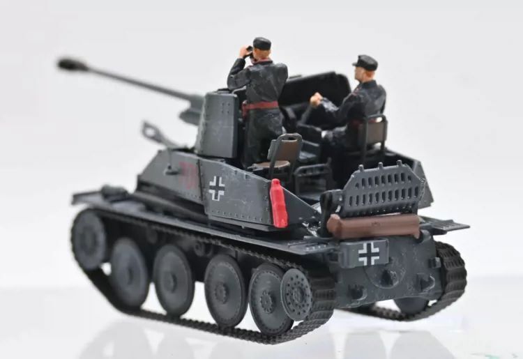 Sanrong 1/72 German Weasel III Tank Destroyer Gray With2 soldiers Finished Model