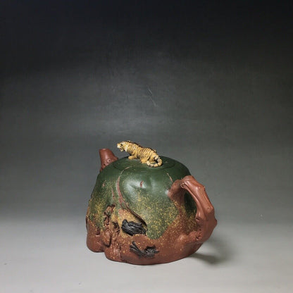 Chinese Yixing Zisha Clay Handmade Exquisite Teapot （藏龙卧虎 底款：蒋蓉）