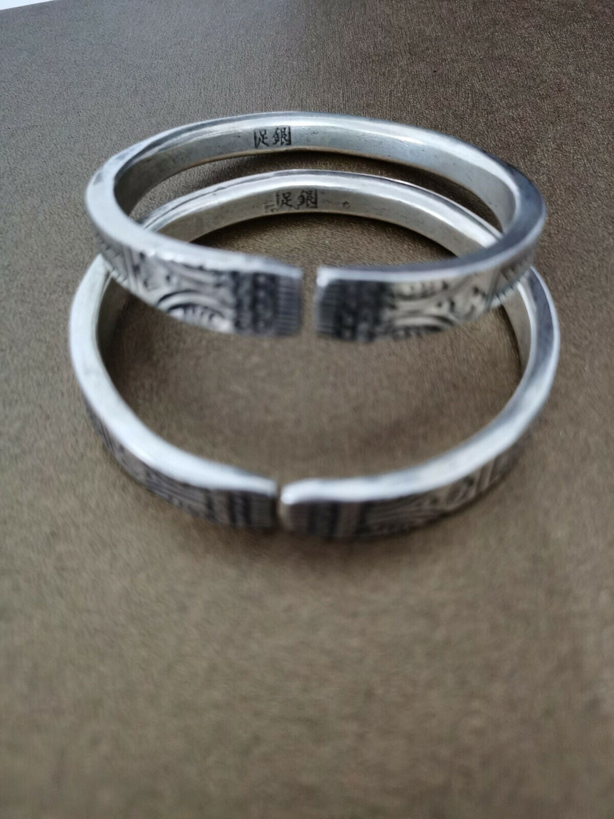 China Old Tibet Silver Carved A pair of Silver Bracelets