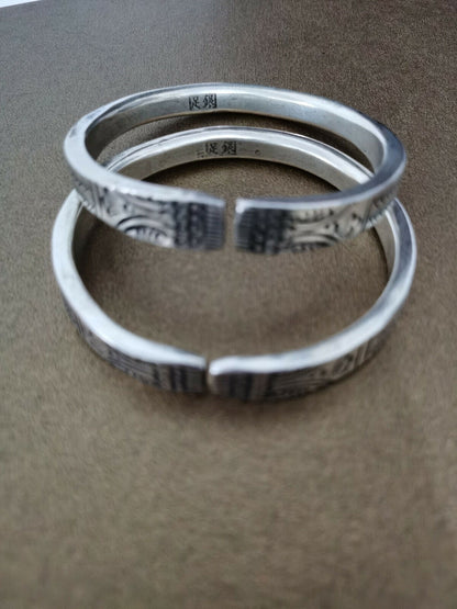 China Old Tibet Silver Carved A pair of Silver Bracelets