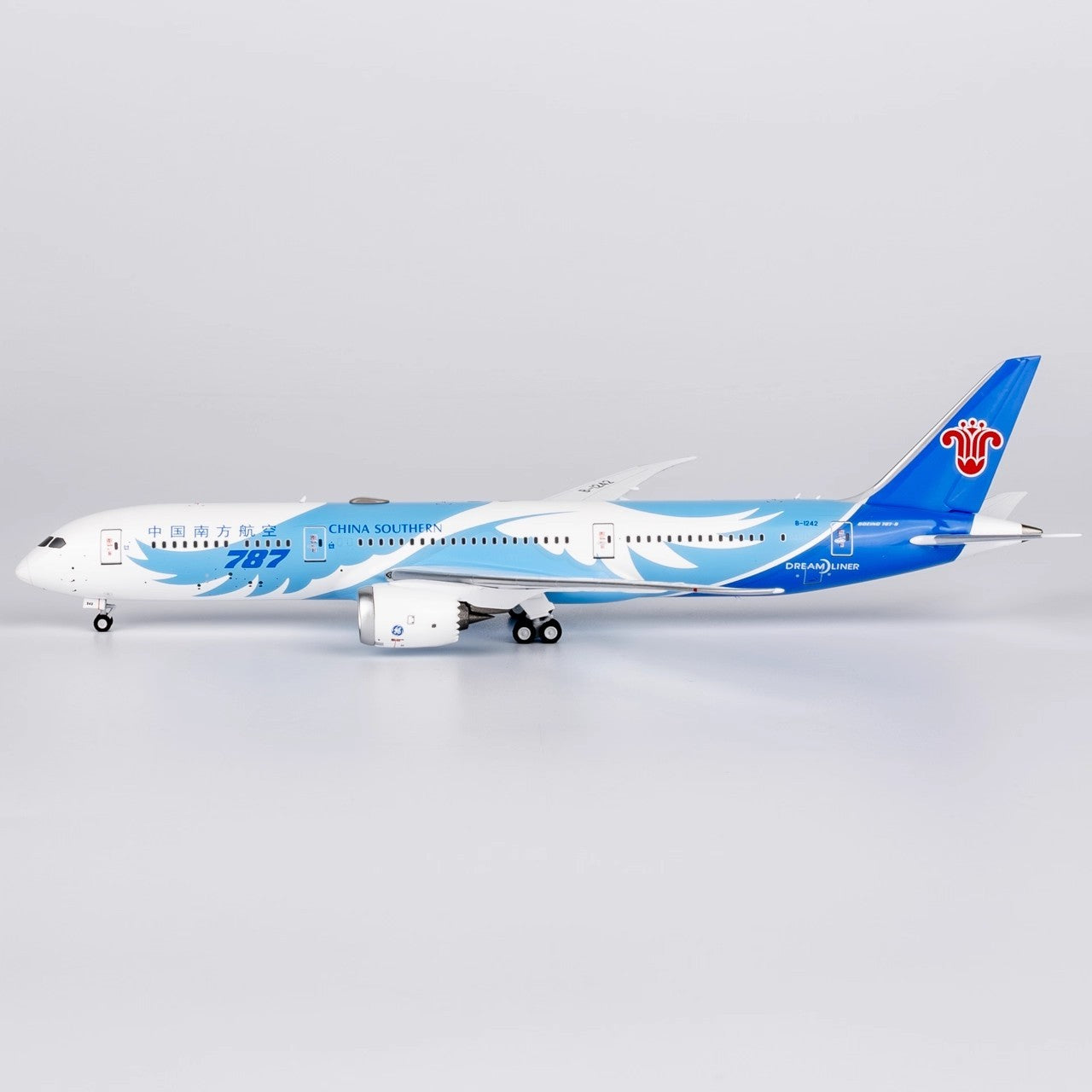1:400 NGmodels China Southern B787-9 Passenger Airplane Diecast Plane Model