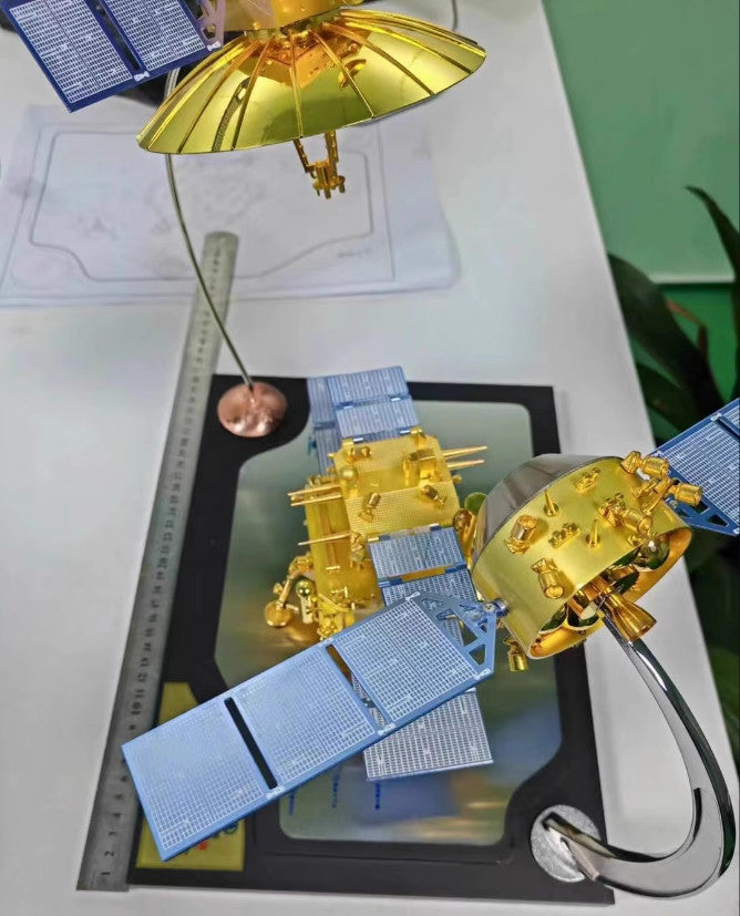 1:30 35CM Chang'e-6 Probe Lunar Rover Diecast Lunar Lander Model Collection