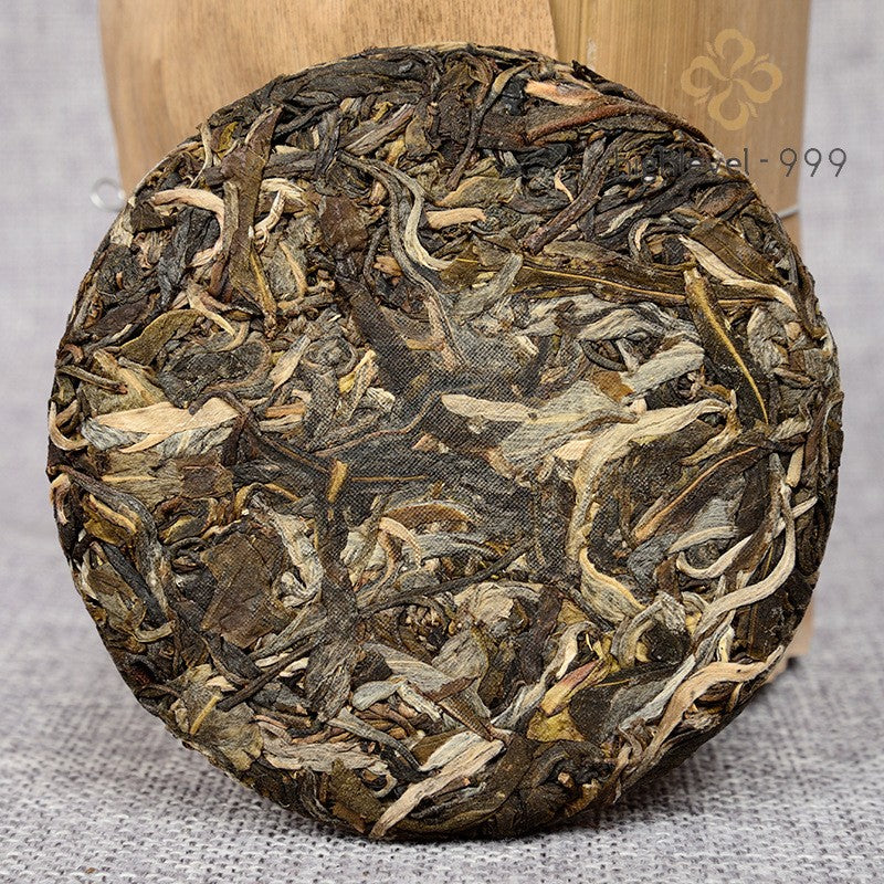 100g Raw Pu'er Tea Cake Yunnan Ancient Tree Golden Bud Early Spring Dried Tea