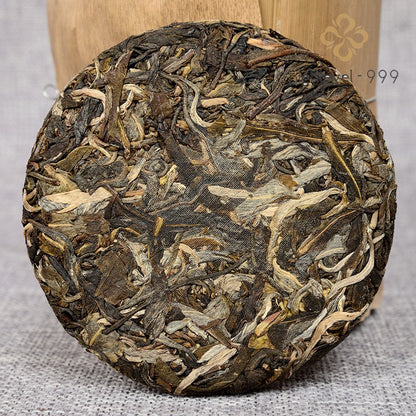 100g Raw Pu'er Tea Cake Yunnan Ancient Tree Golden Bud Early Spring Dried Tea