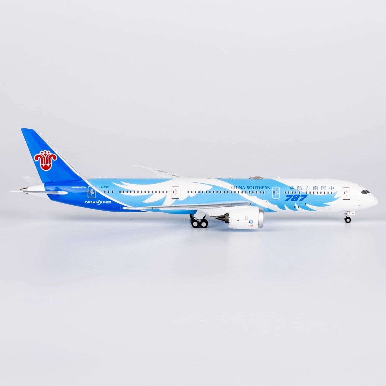 1:400 NGmodels China Southern B787-9 Passenger Airplane Diecast Plane Model