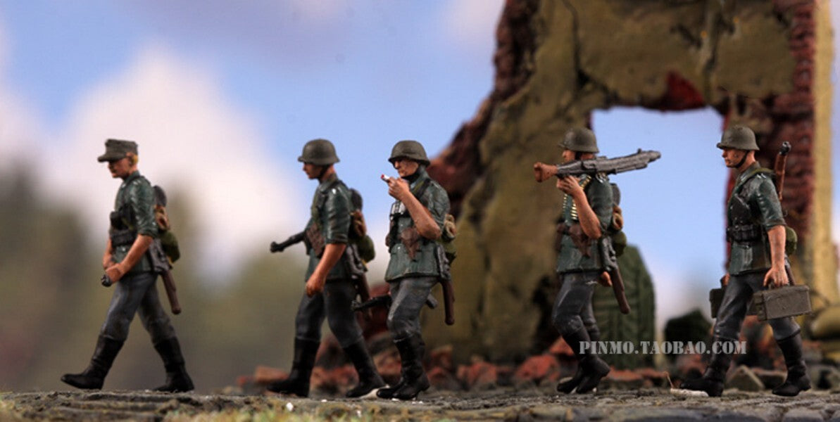 1/72 German Marching Group 5 Soldier Finished Model
