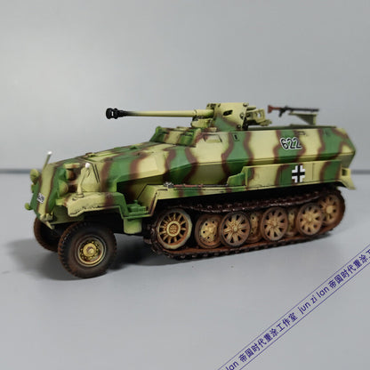 1/72 World War II German Sd Kfz251 semi-tracked armored vehicle model desert