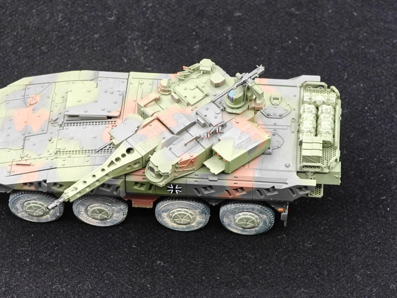 1:72 Heavy Duty Boxer Dog Armored Car Tank Military Finished Static Model