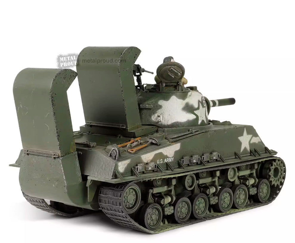 1:32 Forces of Valor U.S. Amphibious Sherman M4E8 Tank Diecast Military Model