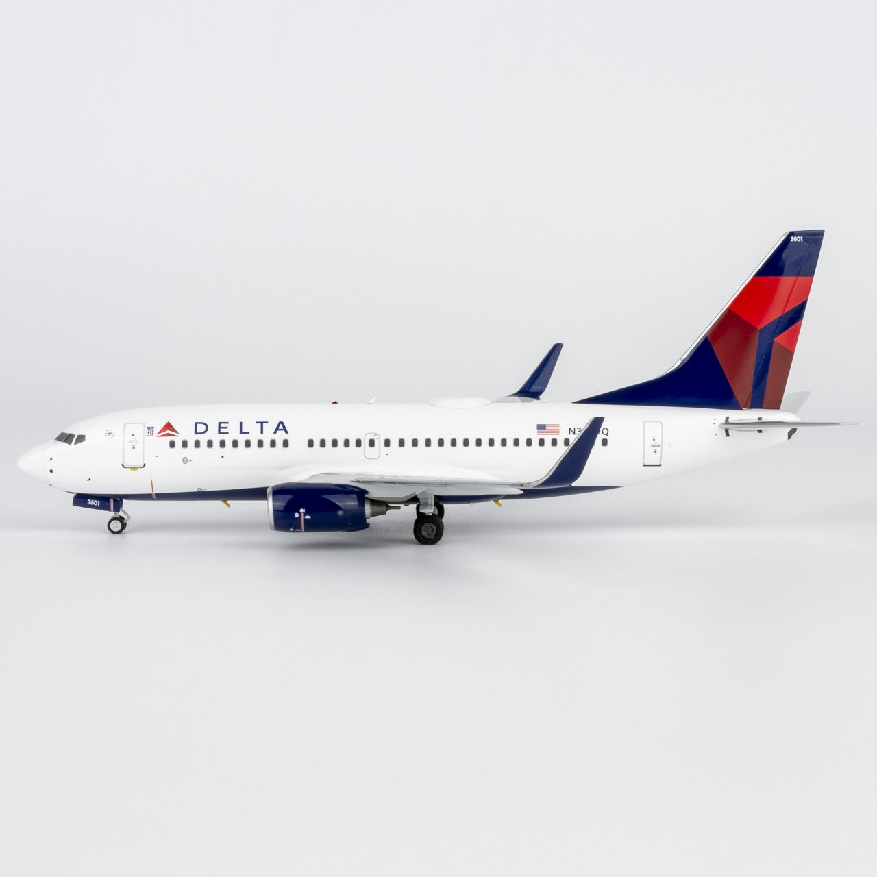 1:200 NGmodels Delta Air Lines B737-700 Passenger Airplane Diecast Plane Model