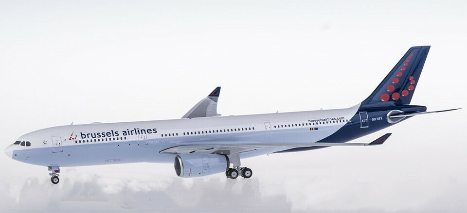 1:200 32CM Phoenix Brussels Airlines A330-300 Passenger Airplane Diecast Model