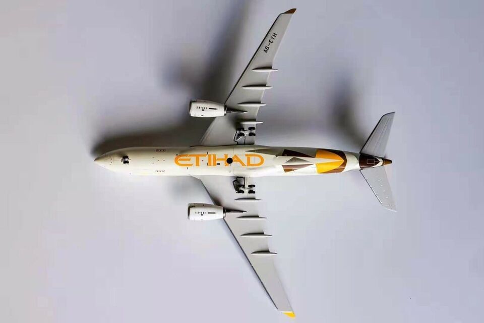 1:400 NG Model ETIHAD AIRBUS A330-200 Passenger Airplane Diecast Aircraft Model
