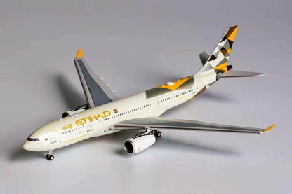 1:400 NG Model ETIHAD AIRBUS A330-200 Passenger Airplane Diecast Aircraft Model