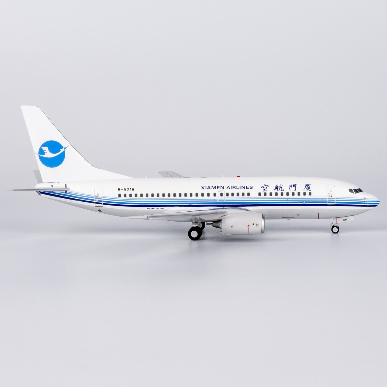1:200 XiamenAir CCP XiamenAir B737-700 Passenger Airplane Diecast Plane Model