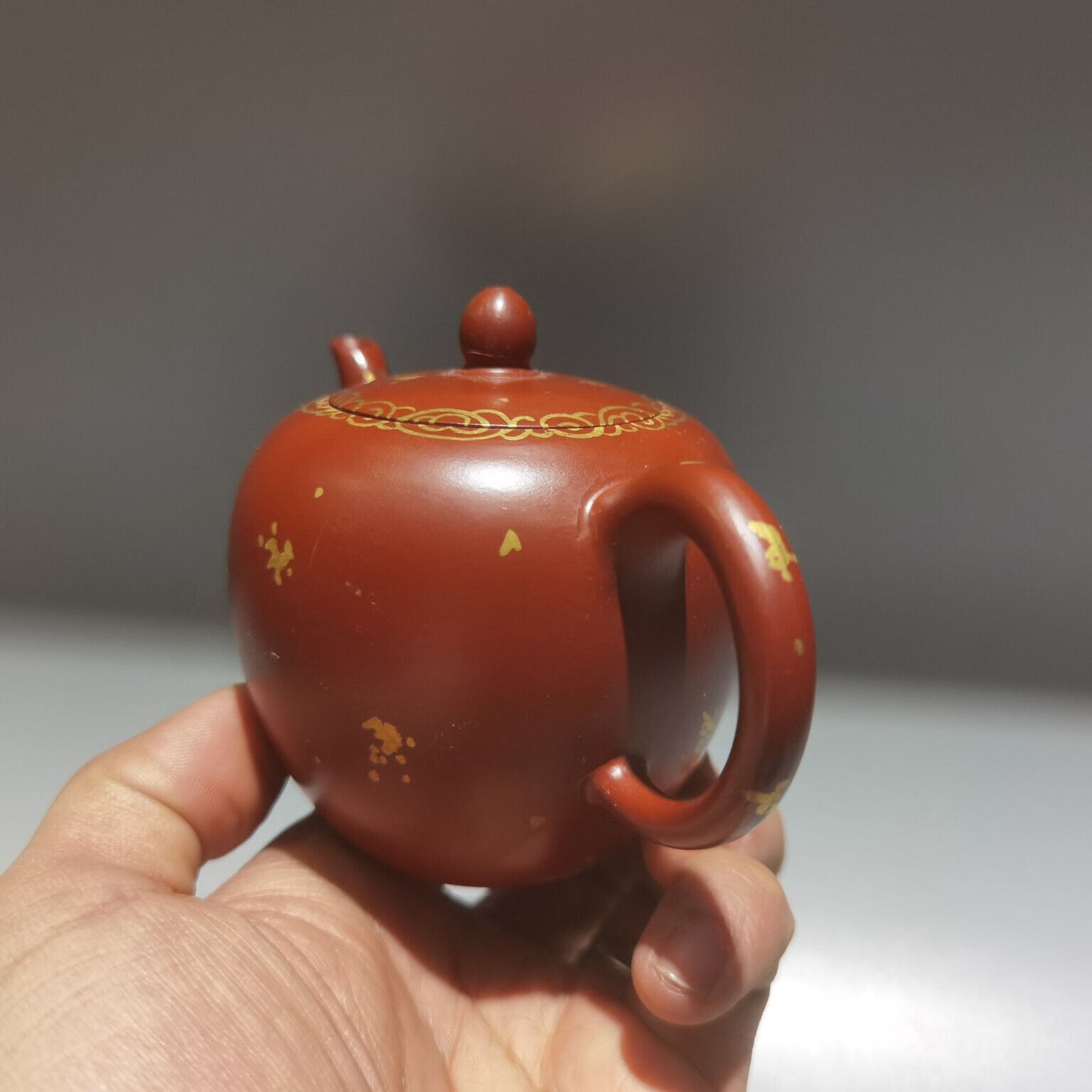 Chinese Yixing Zisha Clay Handmade Exquisite Teapot （描金美人肩壶 低款：孙成兰 )