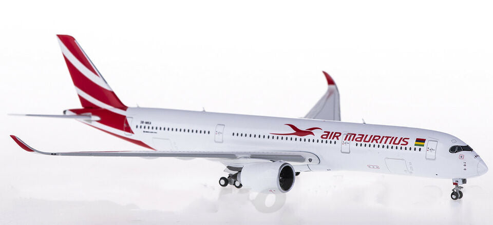 1:400 GeminiJets Air Mauritius AIRBUS A350-900 Passenger Airplane Diecast Model