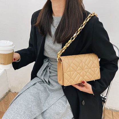 Women Shoulder Bag Metal Thick Chain Quilted Purse Handbag Clutch Bag 22*14*6 CM