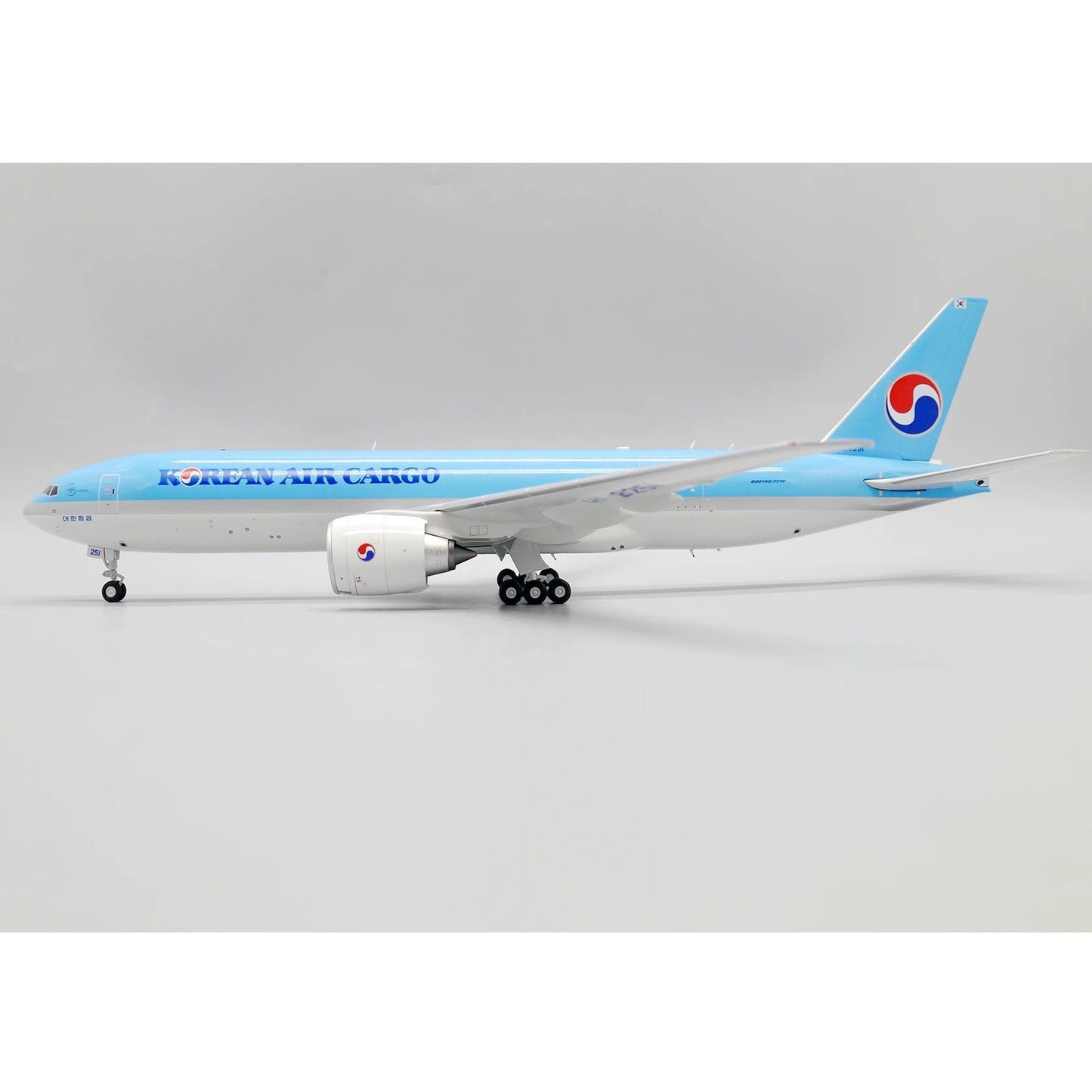 1:200 JC Wings Korean Air Boeing 777-200F Passenger Plane Diecast Aircraft Model
