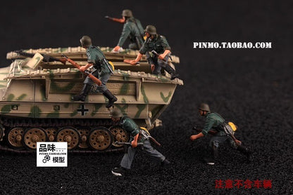 1/72 German Sd.Kfz.251 Vehicle Mounted Combat Position 5 Troops (without tanks)