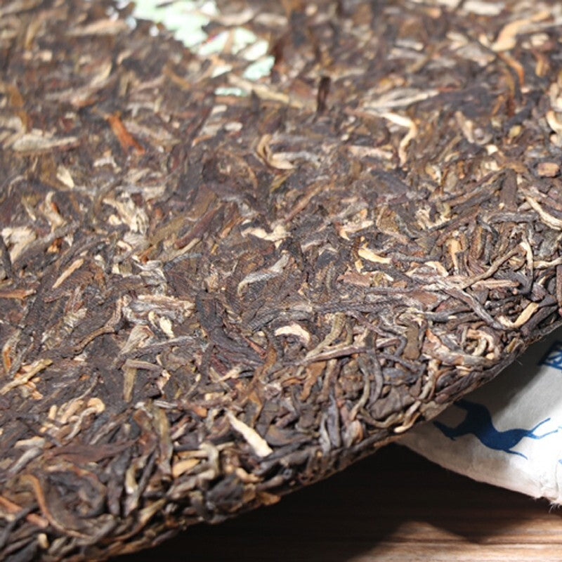 China Yunnan Classical Pu-erh Raw Puer Menghai Dayi 7542 Pu'er Tea Cake tee,357g