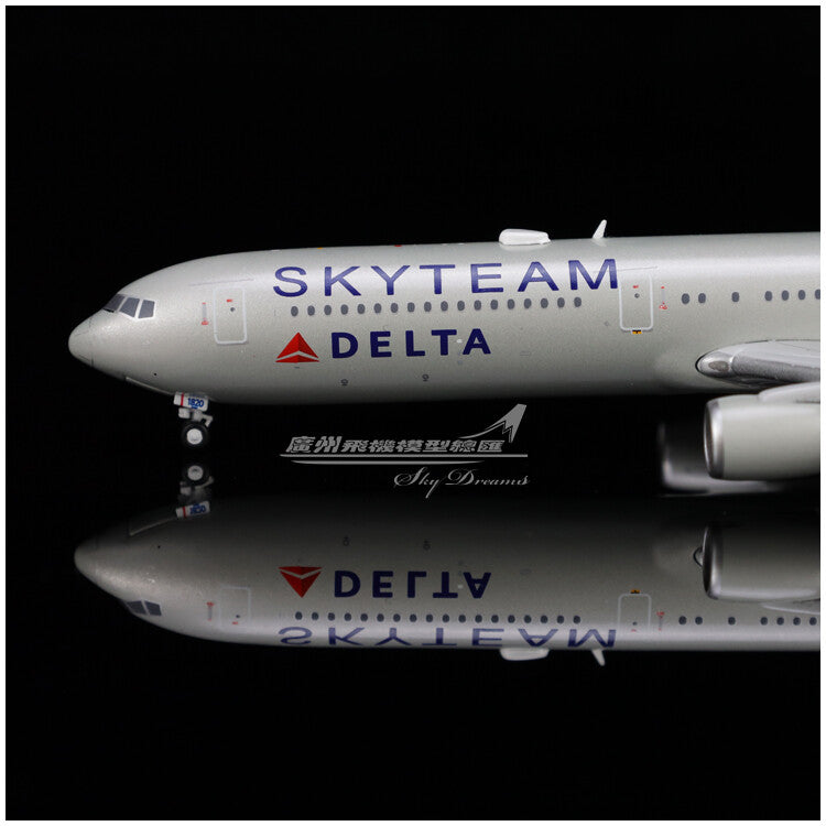 1:400 GeminiJets SKYTEAM DELTA BOEING 767-400ER Passenger Airplane Diecast Model